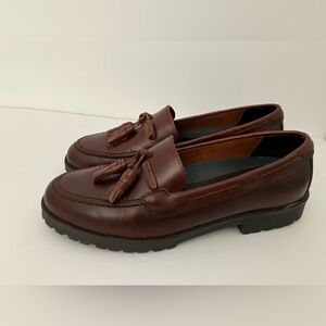 GH Bass Loafer with tassels and lug sole. Size 8. Brown.